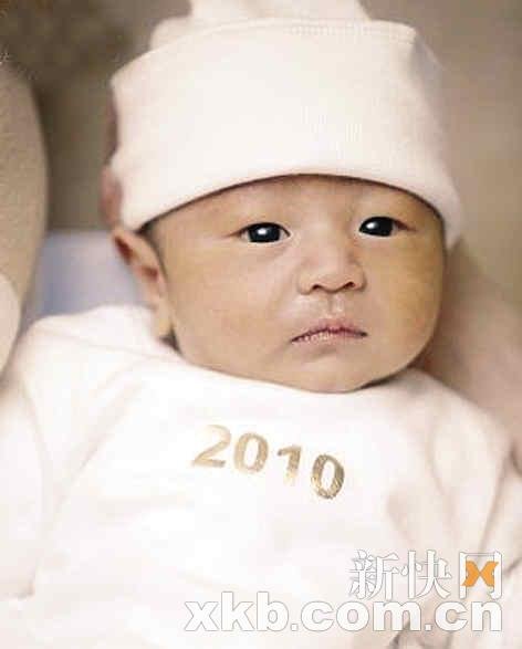张柏芝30岁生日 望老公谢霆锋“送个女儿”