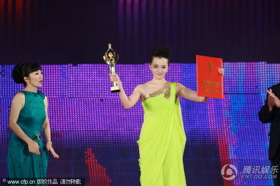 王嘉凭借《惊天动地》获得最佳女配角奖