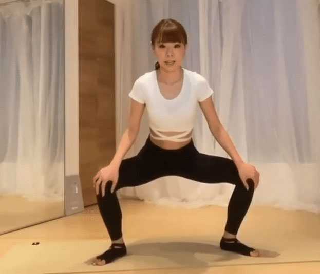 这样减肥最有效！日本女生教你深蹲姿势速成法 2周瘦臀瘦腿瘦全身